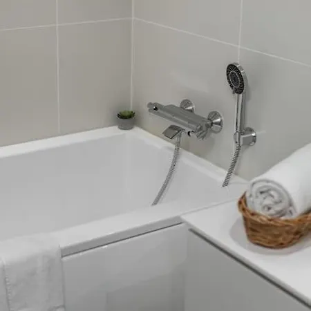 Apartament 2bedroom & In Heart Of - 90 Square Meters *